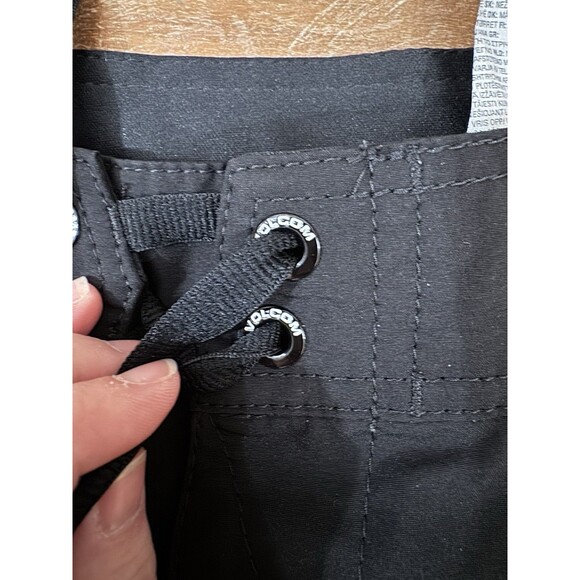 VOLCOM Simply Solid 5 Women's ECO True Sport Boardshorts Beach Gym Black Size 11 - Picture 7 of 10